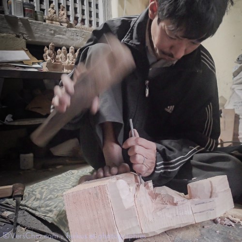 bouddha-statue-nepal-bois-haiku